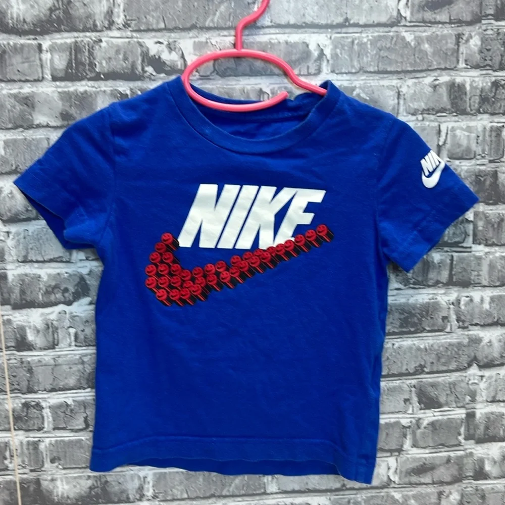 Nike‎ T-shirt